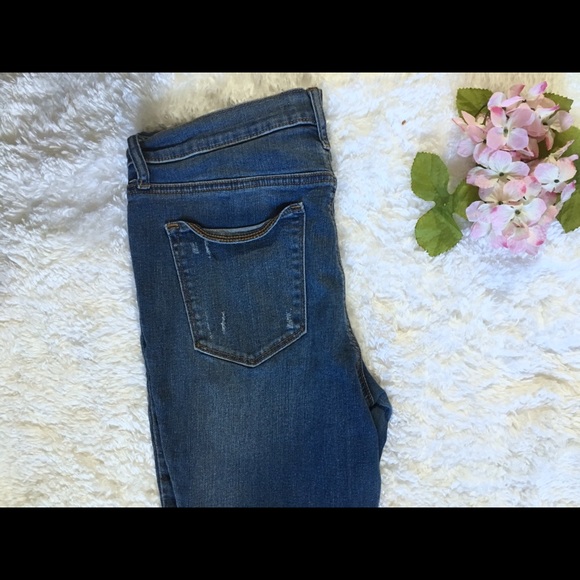 BOGO 🦋Gap distressed Jeans - Picture 1 of 4
